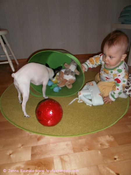 Pimu LUULEE että lelut on yhteisiä :D