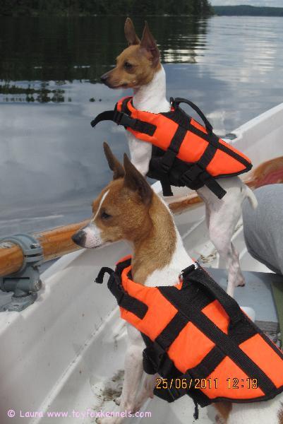 Veneilemässä asiaankuuluva varustus päällä =)